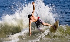 开云体育中国官网-绿茵双城记，曼联鏖战奥地利雪夜，姆巴佩德甲争冠战一锤定音