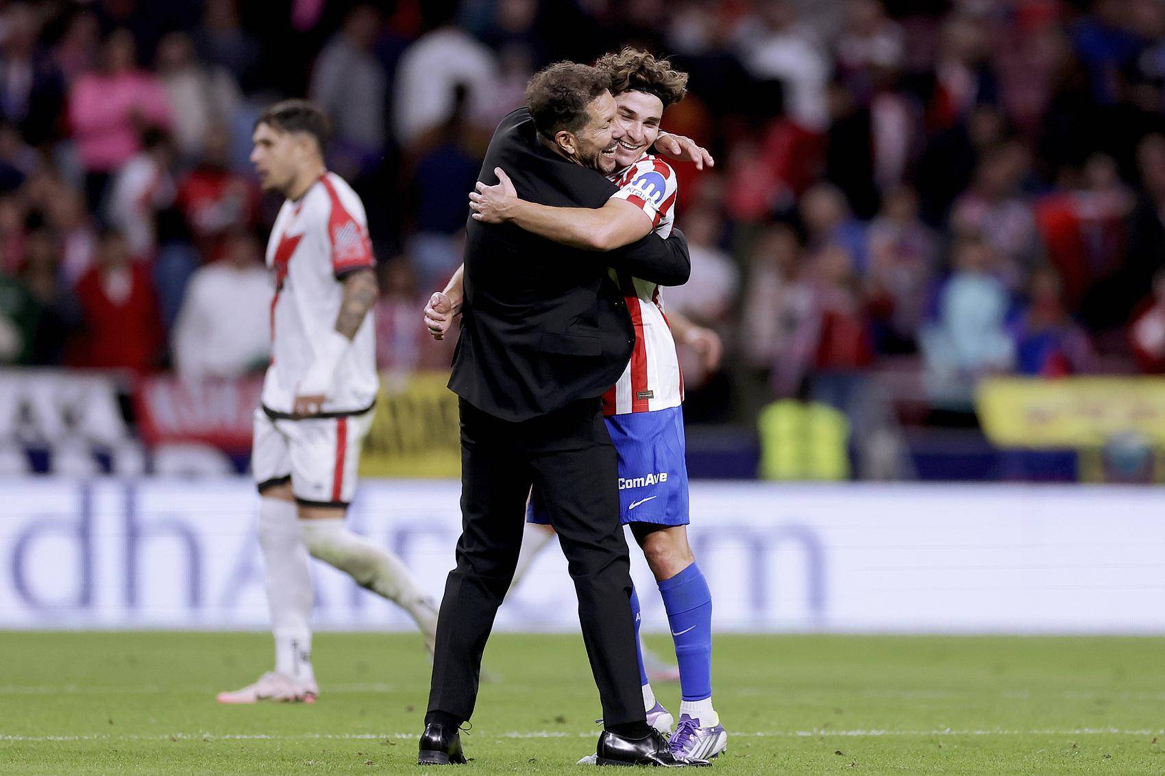 关于西班牙险胜巴西，德布劳内完成帽子戏法的信息