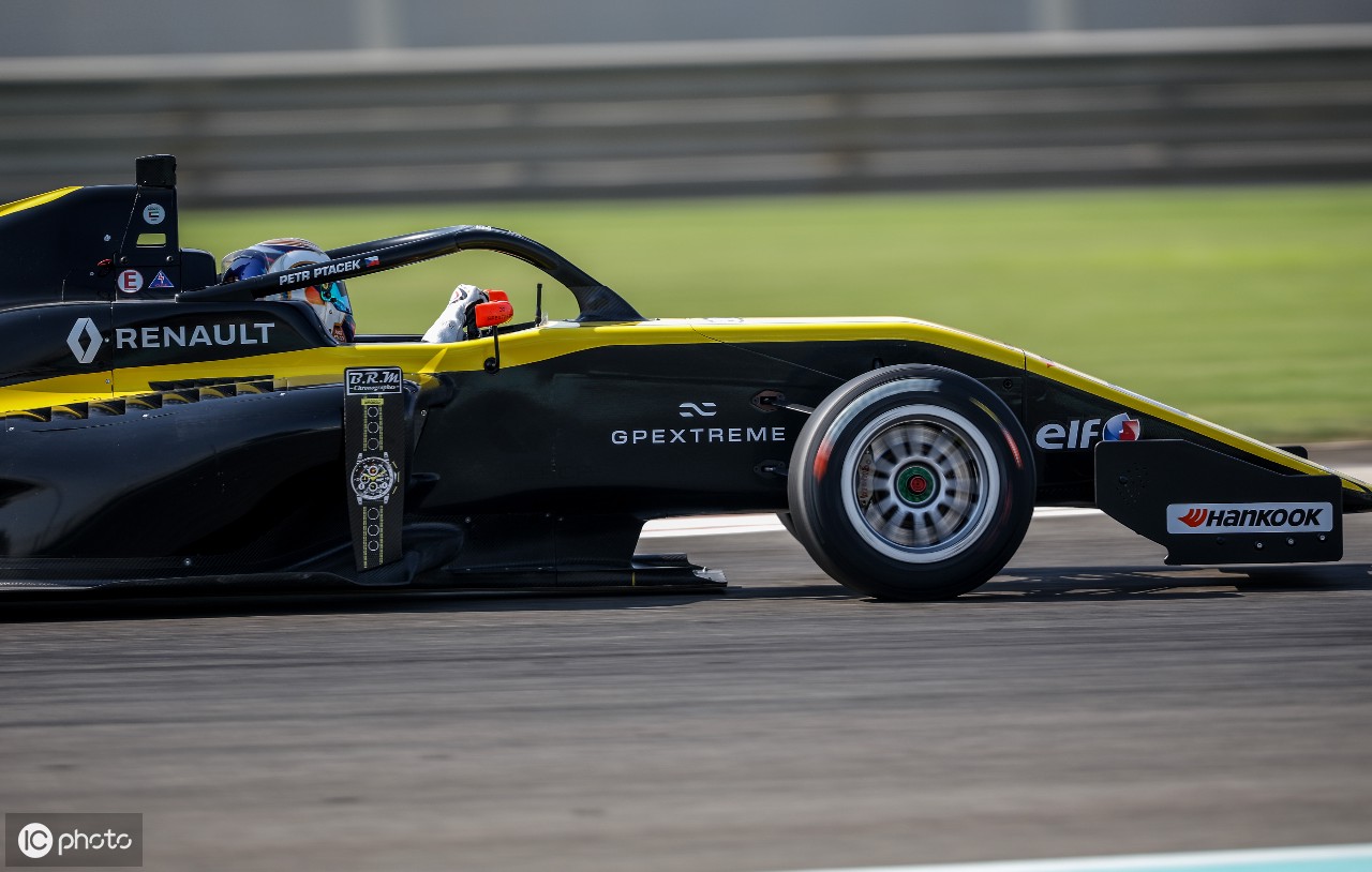 雷诺车队翻盘威廉姆斯，皮亚斯特里带队取胜的简单介绍