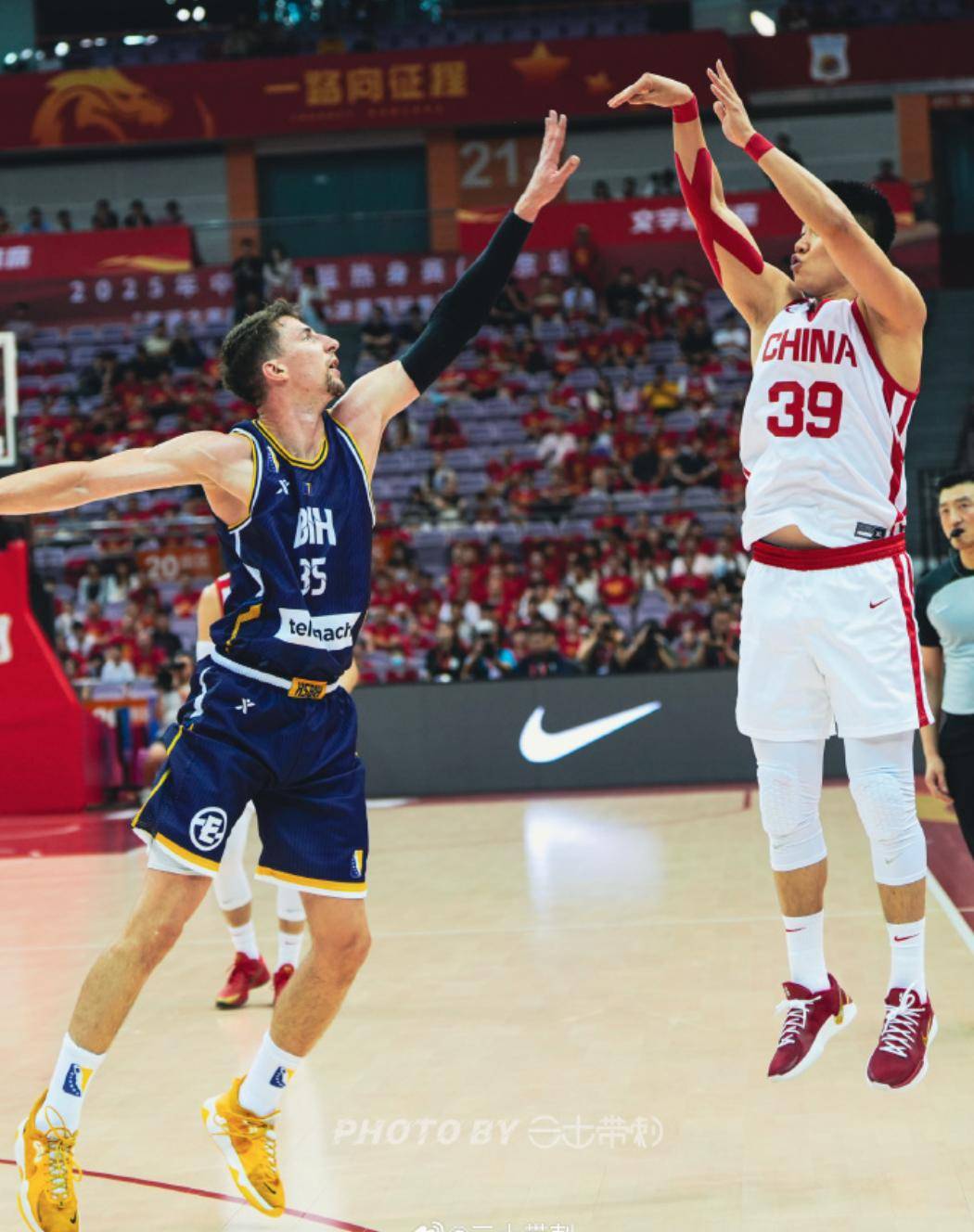 球员表现亮眼,中国篮球职业联赛引发热议的简单介绍 球员表现亮眼,中国篮球职业联赛引发热议的简单介绍