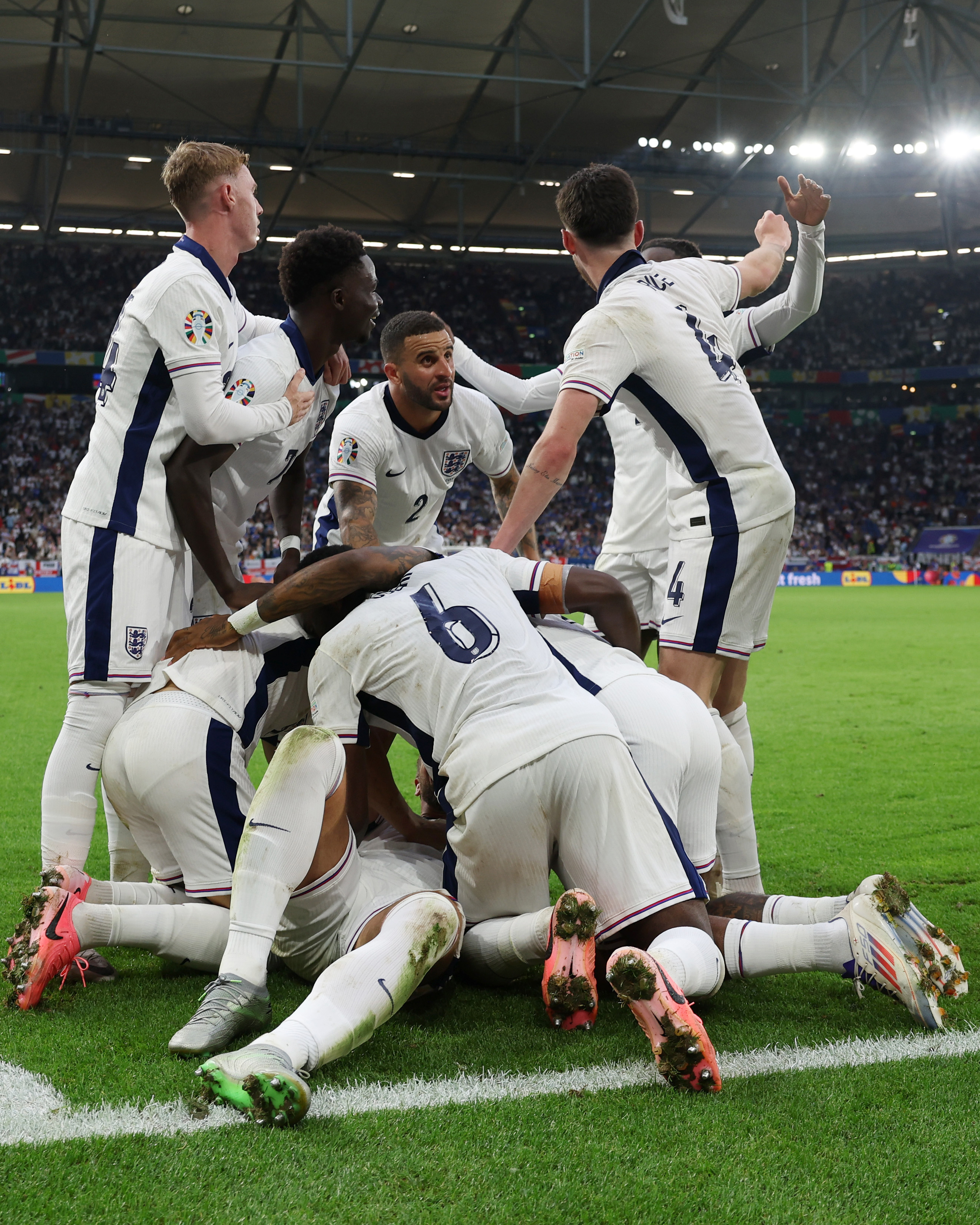 包含克罗地亚战胜斯洛文尼亚，欧洲杯预选赛中获胜的词条