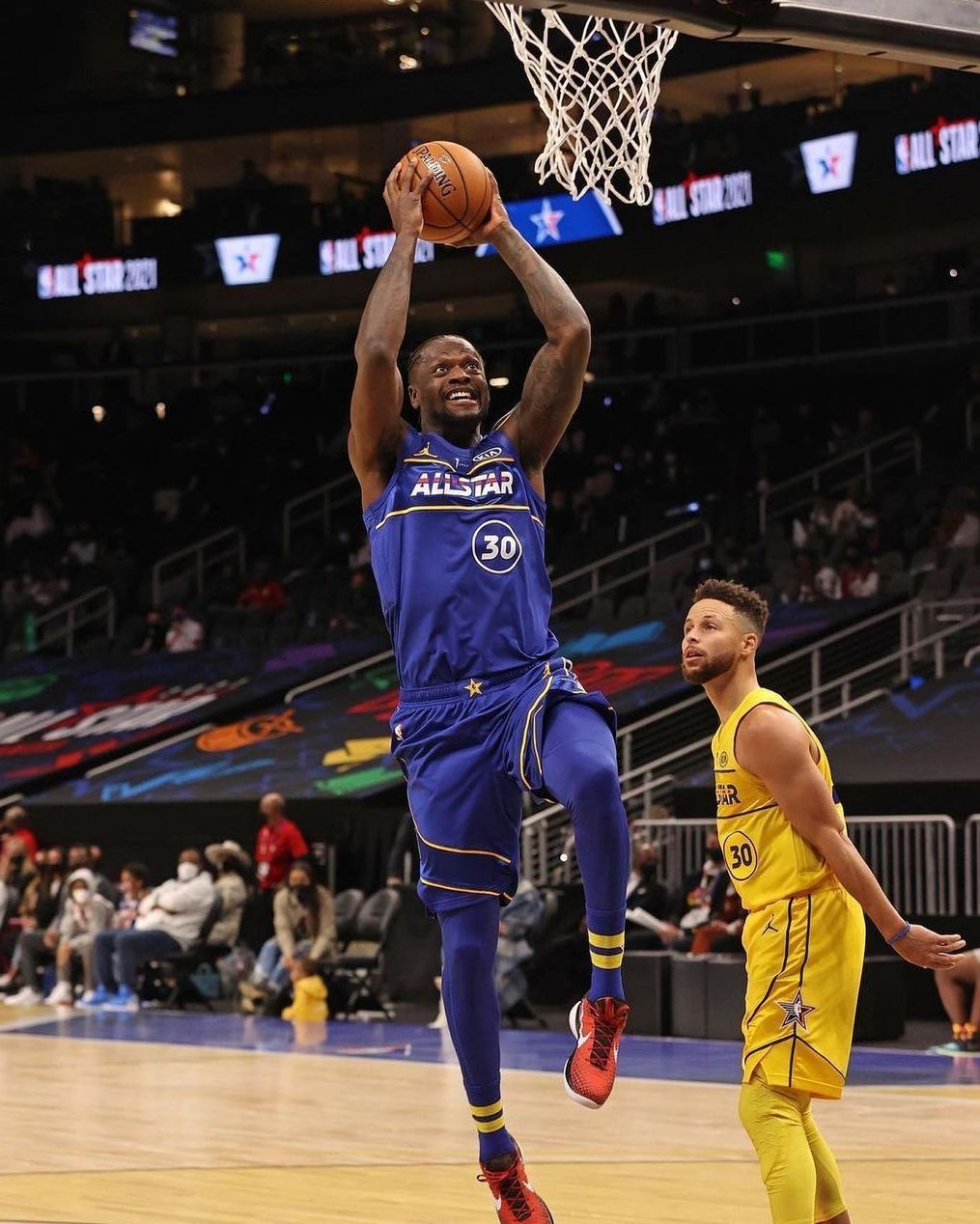 关于朱利叶斯·兰德尔独得分帮助尼克斯逆转夏洛特核时看的信息