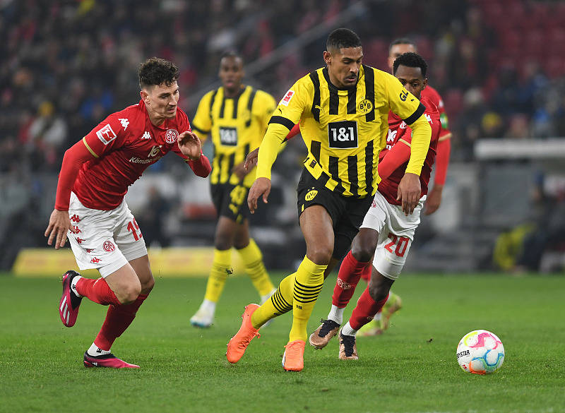 巴拿马选手在比赛中找到机会取得胜利登顶的简单介绍