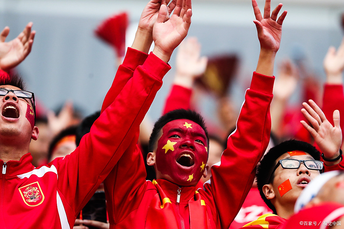 比赛中球员表现抢眼，赢得掌声