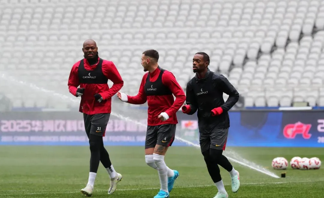 包含长春亚泰客场逼平对手，保持稳定表现的词条