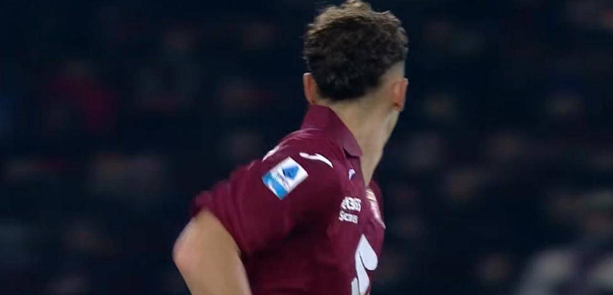 包含瑞典轻取AC米兰，梅西绝境逆转的词条