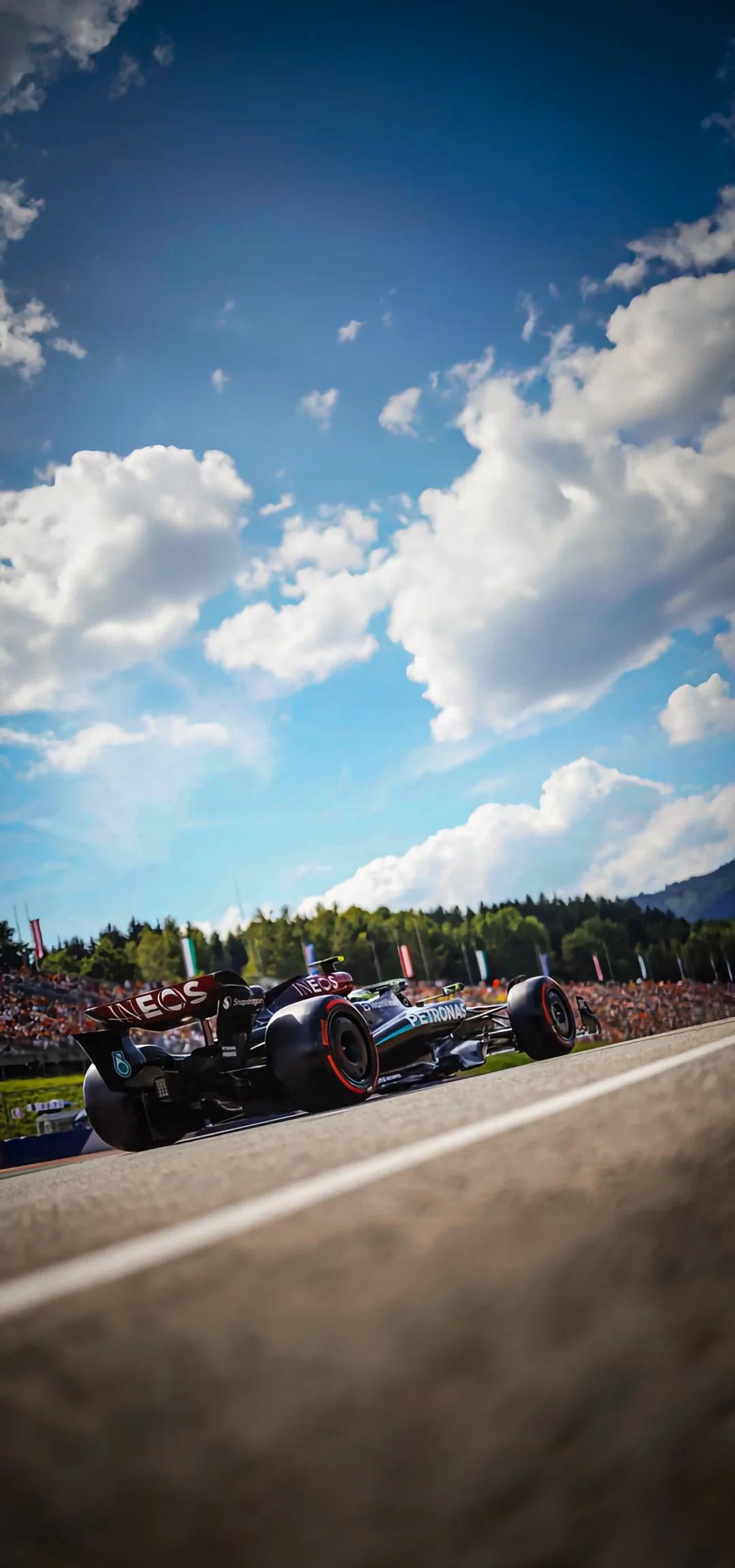 迈凯伦鏖战红牛车队，佩雷兹惊艳四座的简单介绍