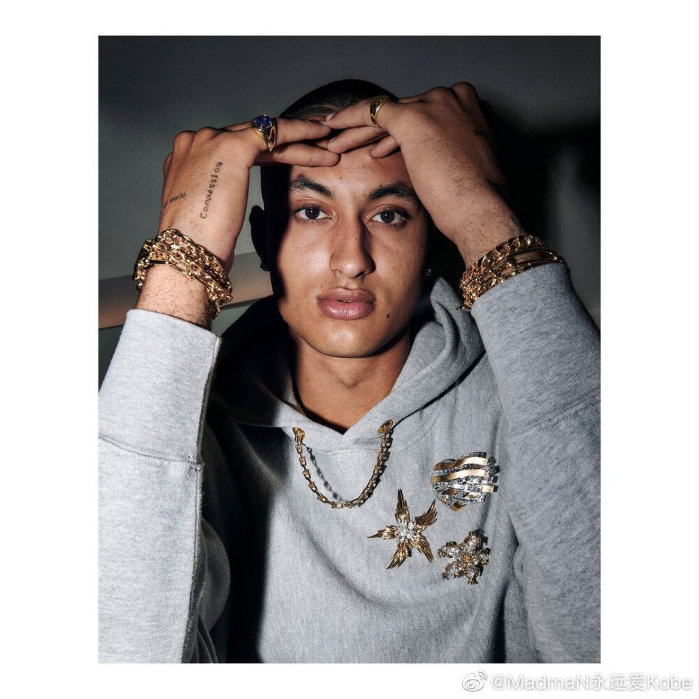 包含澳大利亚男篮爆冷马刺，凯尔·库兹马打破历史纪录的词条