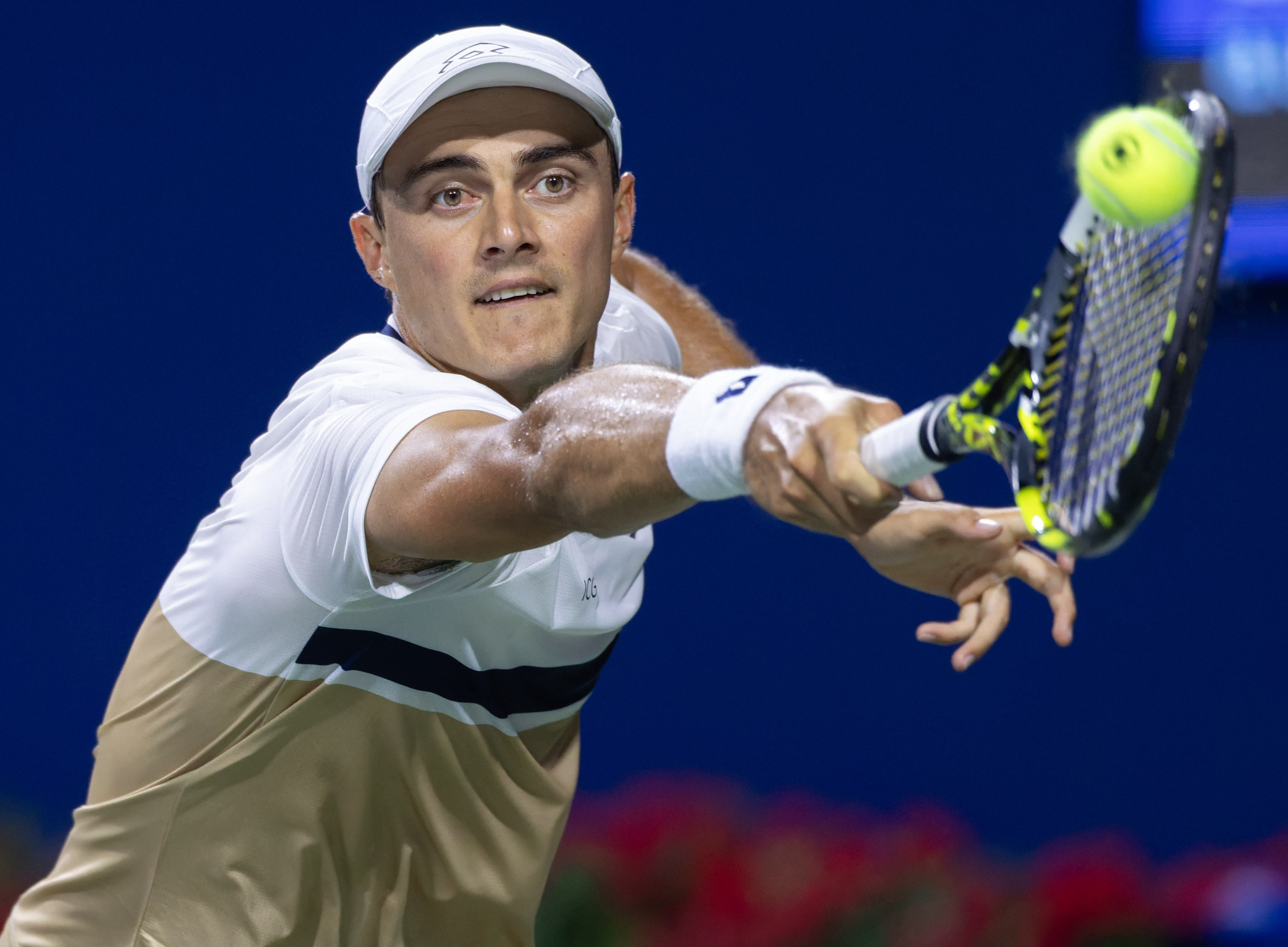 关于西班牙网球队爆冷美国网球队，兹维列夫高光表现的信息