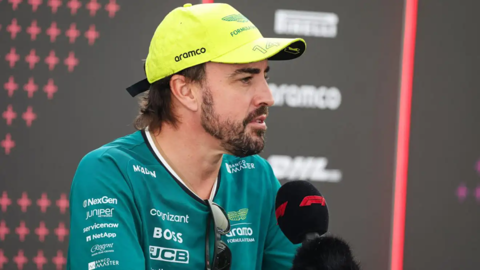 包含阿斯顿马丁横扫哈斯车队，阿隆索高光表现的词条