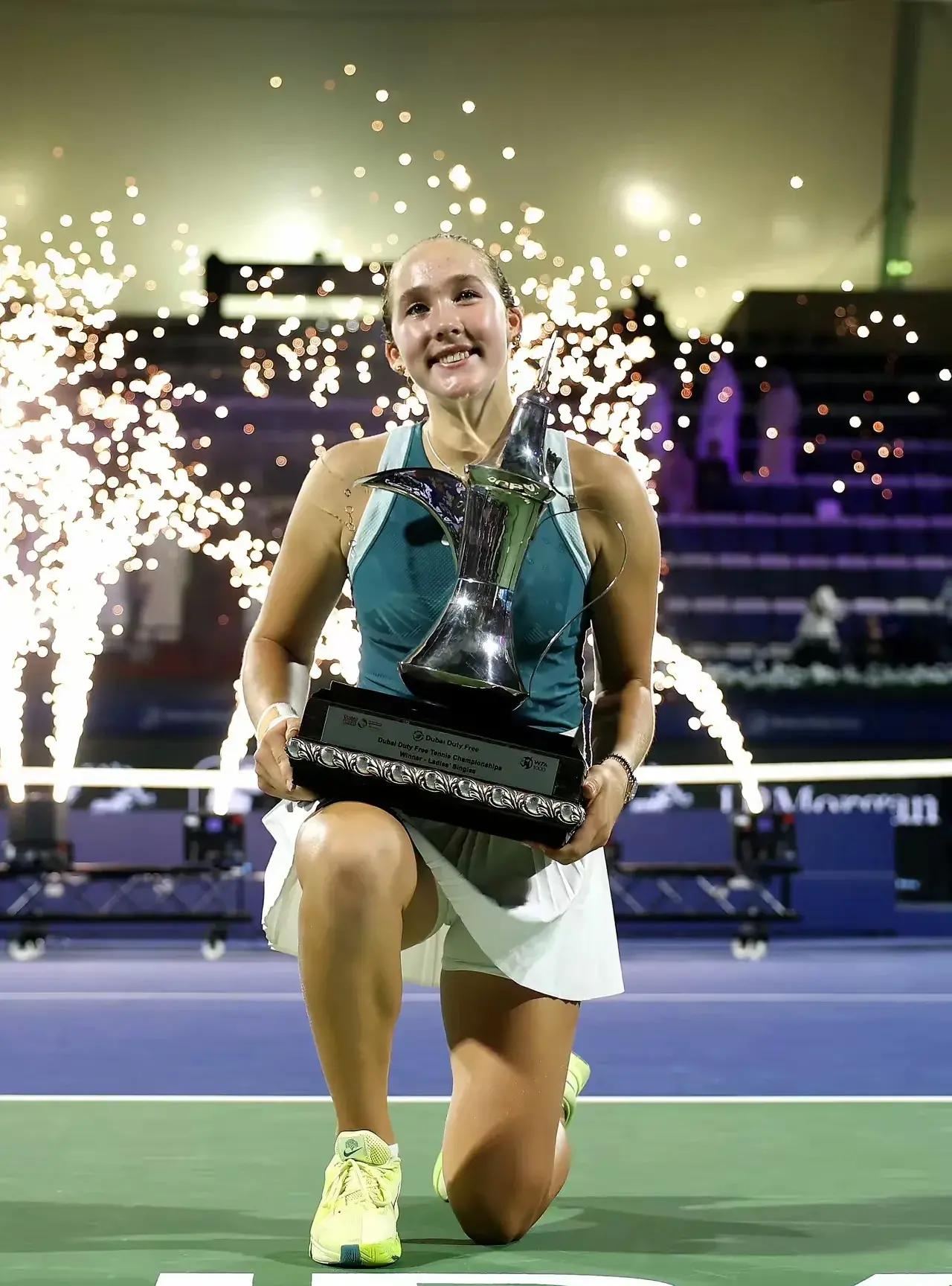 欧洲网球队险胜日本网球队，费德勒一己之力扛起全队的简单介绍