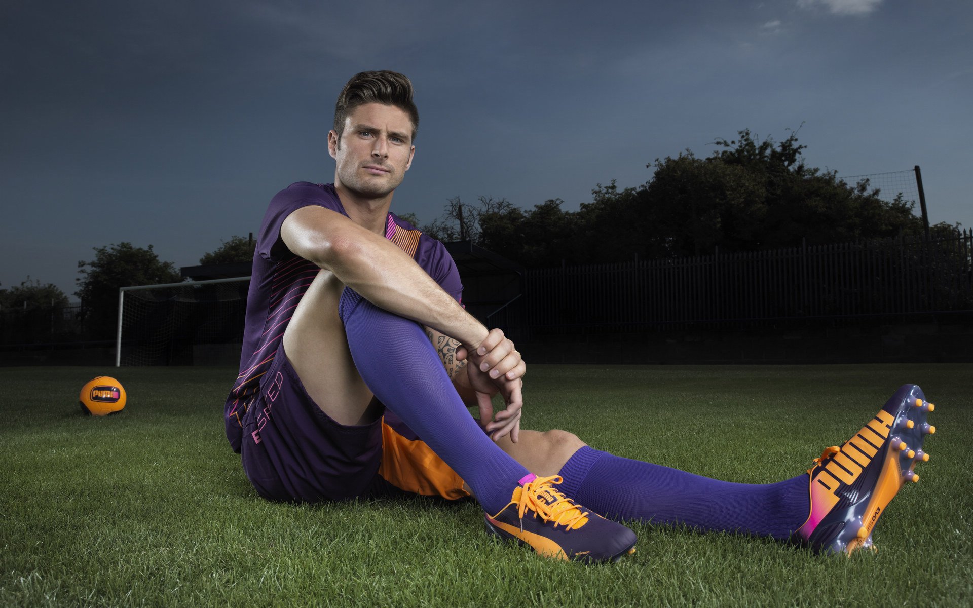 绿茵双城记，曼联鏖战奥地利雪夜，姆巴佩德甲争冠战一锤定音