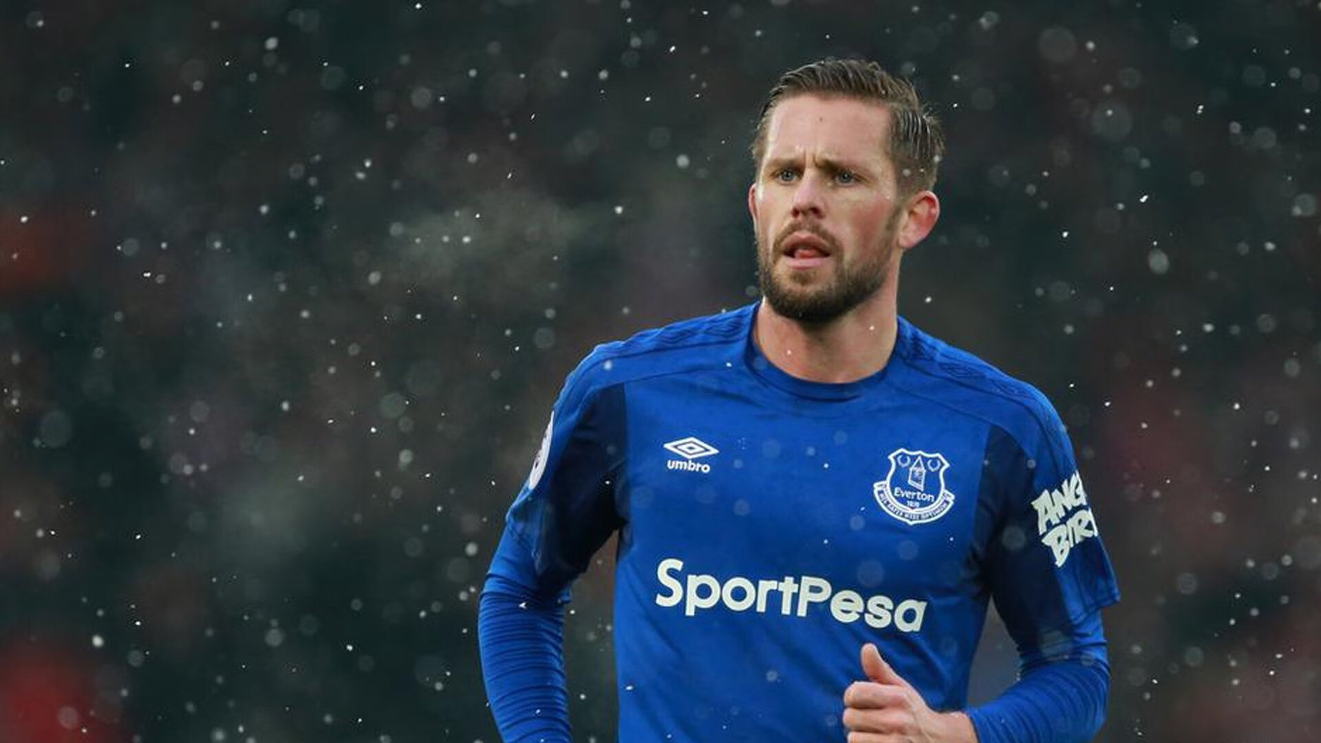 绿茵场上的地缘寓言，伊拉克资本强势入主比利亚雷亚尔，特奥逆境完成自我救赎