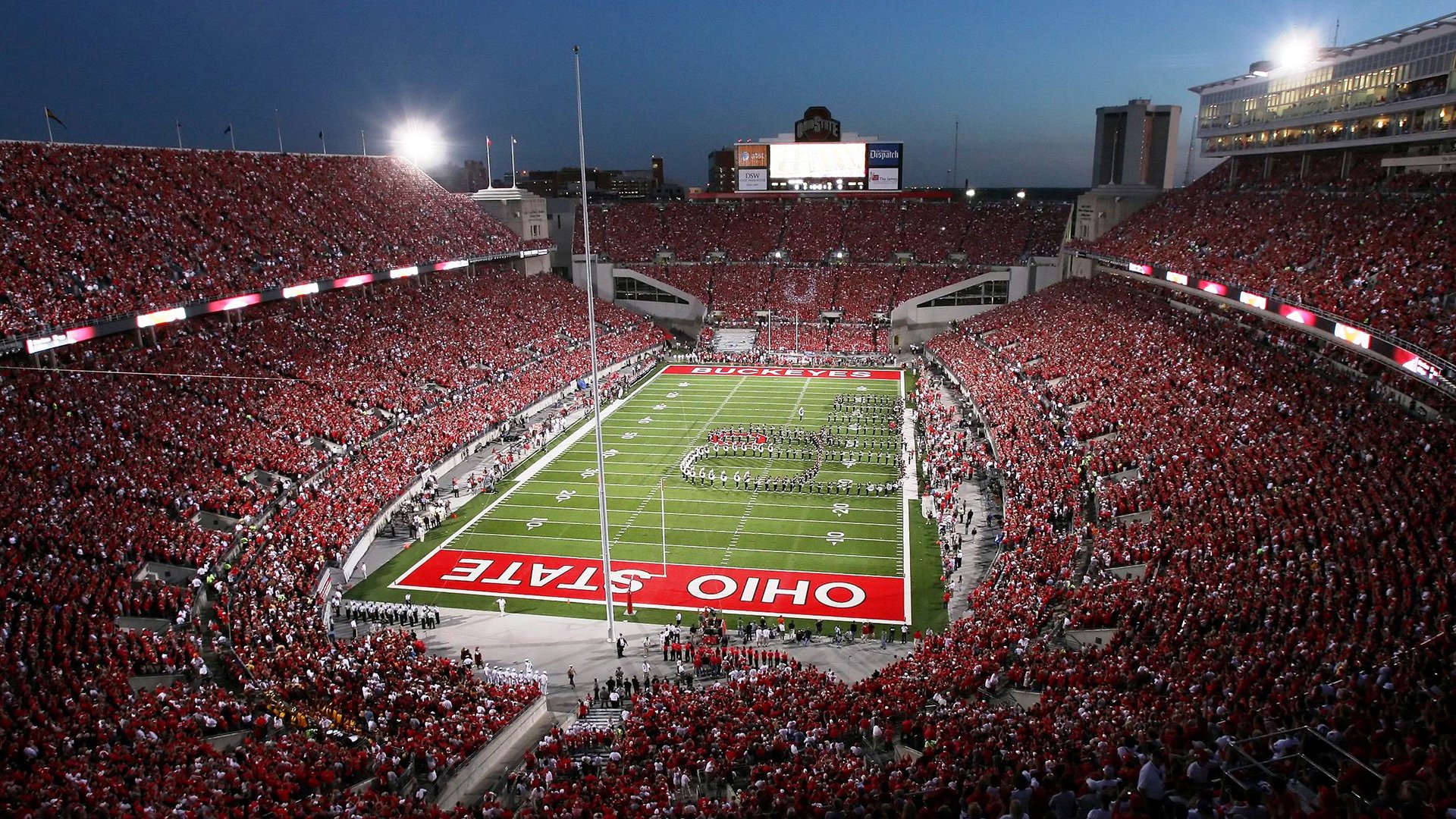 汉密尔顿的传奇之夜，梅赛德斯惊天翻盘，七冠王再刷历史纪录